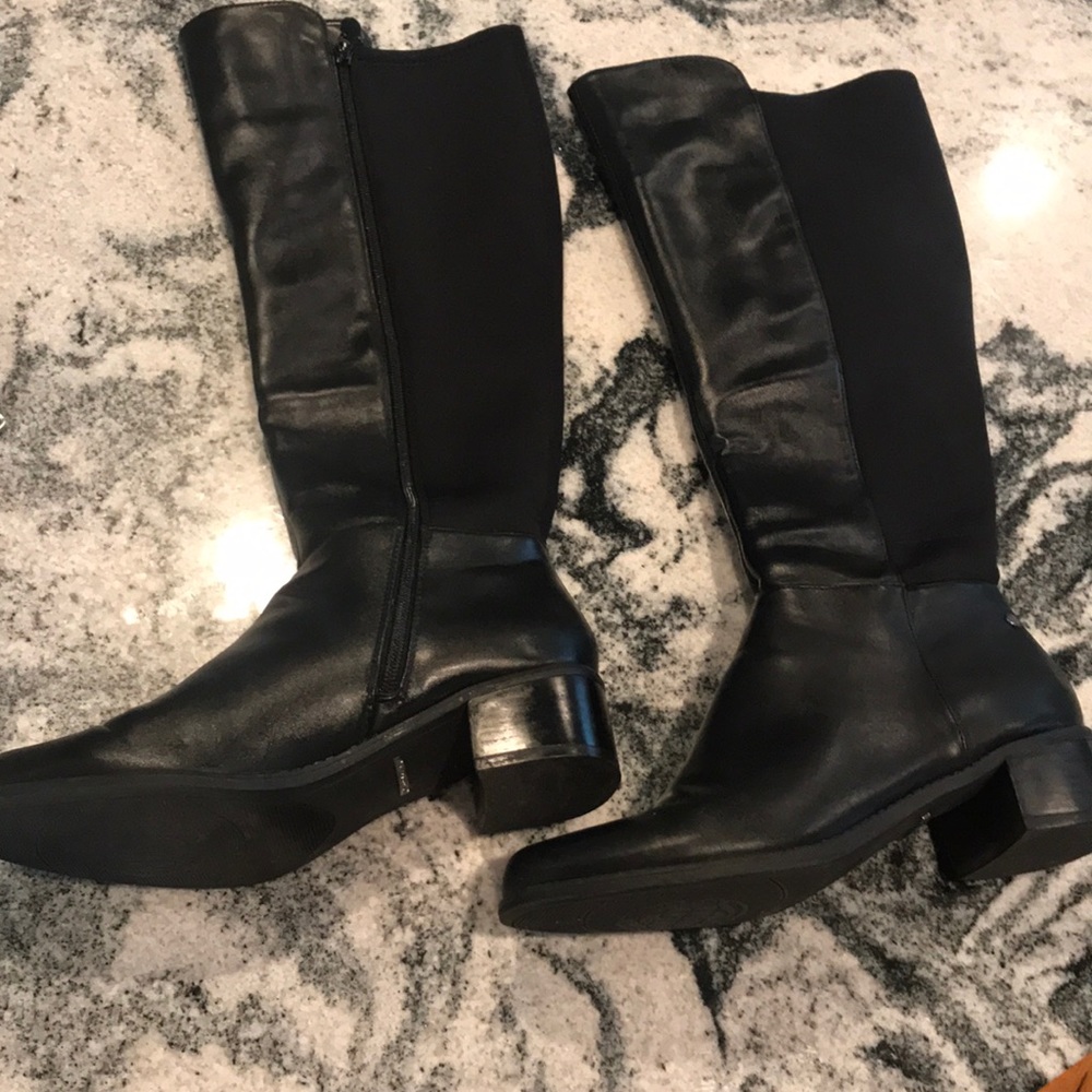 Knee high Black leather boots with stretchy back